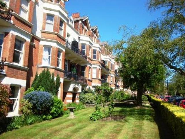 			NEW INSTRUCTION, 3 Bedroom, 1 bath, 1 reception Flat			 Honeybourne Road, WEST HAMPSTEAD